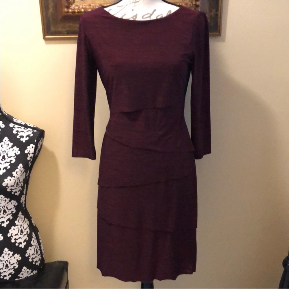 🍷Tahari Bordeaux variegated print stretchy layered look classic dress